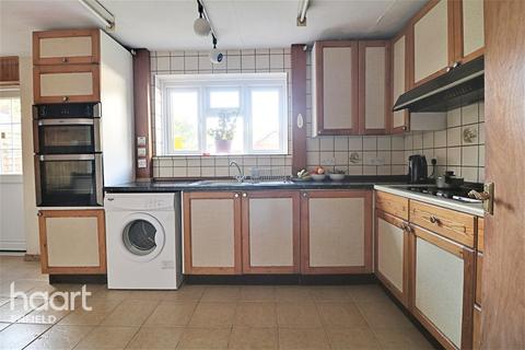 105 Worlds End Lane, Enfield, EN2 7RG
