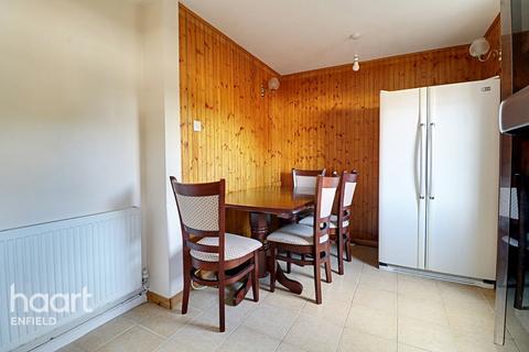 105 Worlds End Lane, Enfield, EN2 7RG