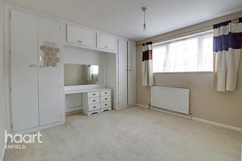 105 Worlds End Lane, Enfield, EN2 7RG