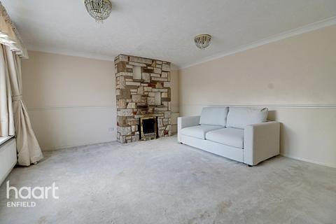 105 Worlds End Lane, Enfield, EN2 7RG