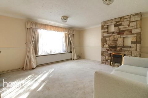 105 Worlds End Lane, Enfield, EN2 7RG