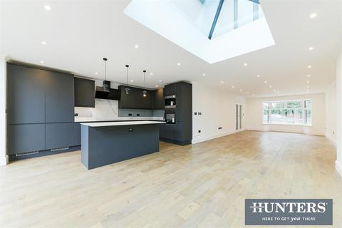 71 Windsor Avenue, New Malden, KT3 5HE