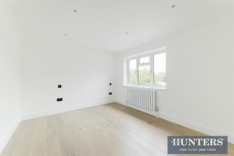 71 Windsor Avenue, New Malden, KT3 5HE