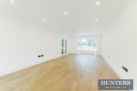 71 Windsor Avenue, New Malden, KT3 5HE