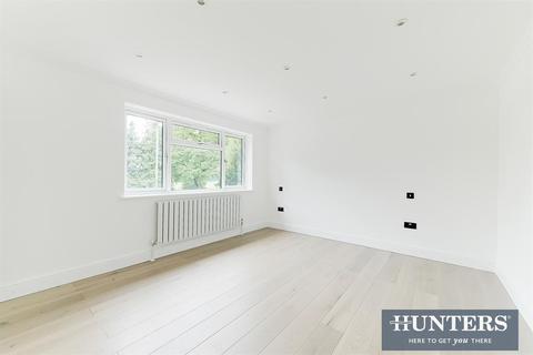 71 Windsor Avenue, New Malden, KT3 5HE