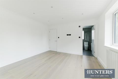 71 Windsor Avenue, New Malden, KT3 5HE