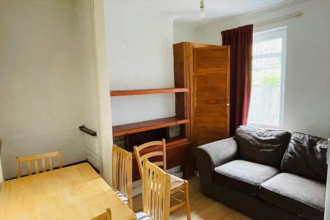 3 bedroom terraced house to rent - Holy Edge, SE13 5HQ
