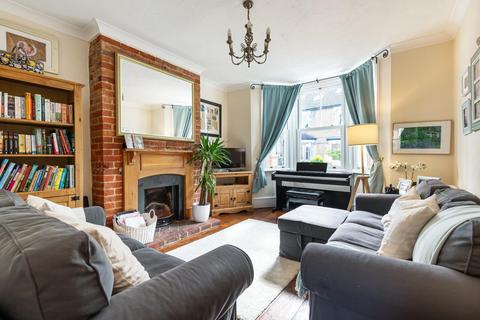 8 Artillery Road, Guildford, GU1 4NW