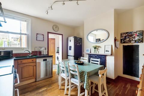 8 Artillery Road, Guildford, GU1 4NW