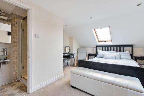 8 Artillery Road, Guildford, GU1 4NW