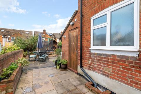 8 Artillery Road, Guildford, GU1 4NW