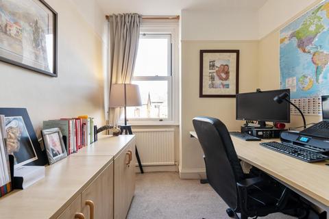 8 Artillery Road, Guildford, GU1 4NW