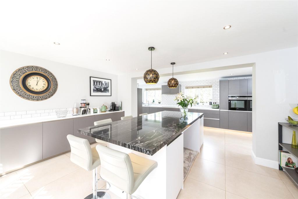 Kitchen/Breakfast Rm