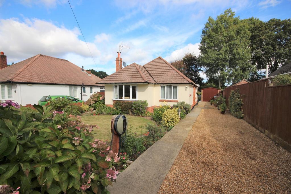 Abbotsbury Road, Broadstone, BH18 3 bed bungalow £465,000