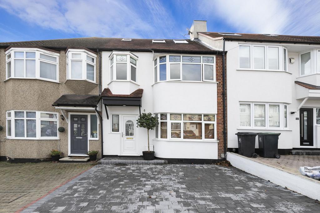 Willow Close, Buckhurst Hill, IG9 4 bed terraced house £695,000