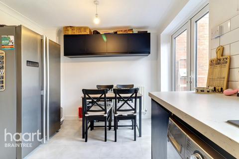 3 bedroom terraced house to rent, Temple Way, Maldon