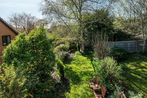 15 Fox Road, Haslemere, GU27 1RG