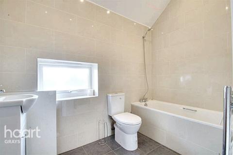 2 bedroom flat to rent, London Road, Grays