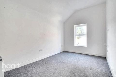 2 bedroom flat to rent, London Road, Grays