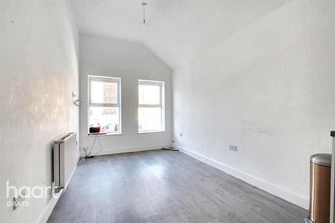 2 bedroom flat to rent, London Road, Grays