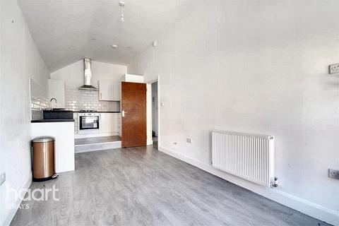 2 bedroom flat to rent, London Road, Grays