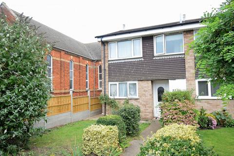 3 bedroom end of terrace house to rent, Bunyan Road, Bedford MK42