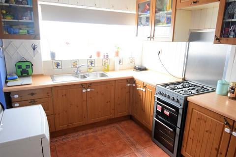 3 bedroom end of terrace house to rent, Bunyan Road, Bedford MK42