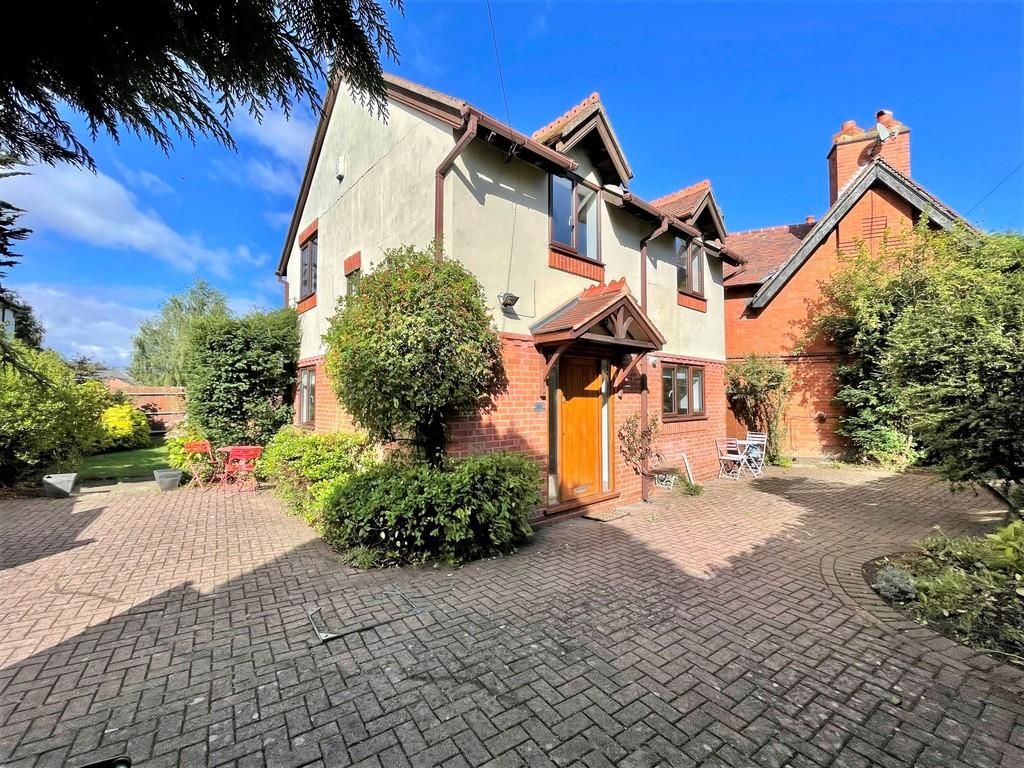 Bilton Road, Bilton, Rugby, CV22 7LU 3 bed detached house £325,000