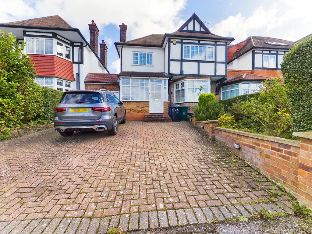 Broadfields Avenue, Edgware 4 bed detached house £1,000,000