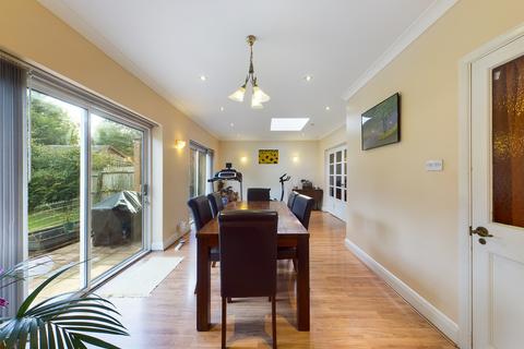 24 Broadfields Avenue, Edgware, HA8 8PG