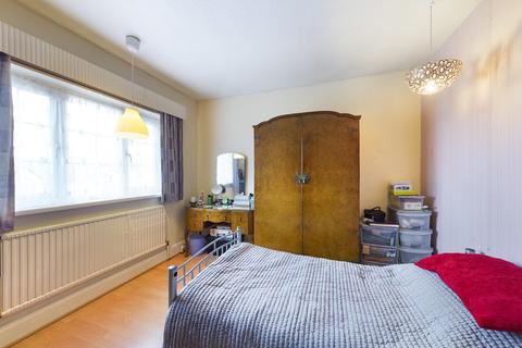 24 Broadfields Avenue, Edgware, HA8 8PG