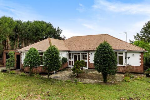 3 bedroom bungalow to rent, Box Ridge Avenue, West Purley