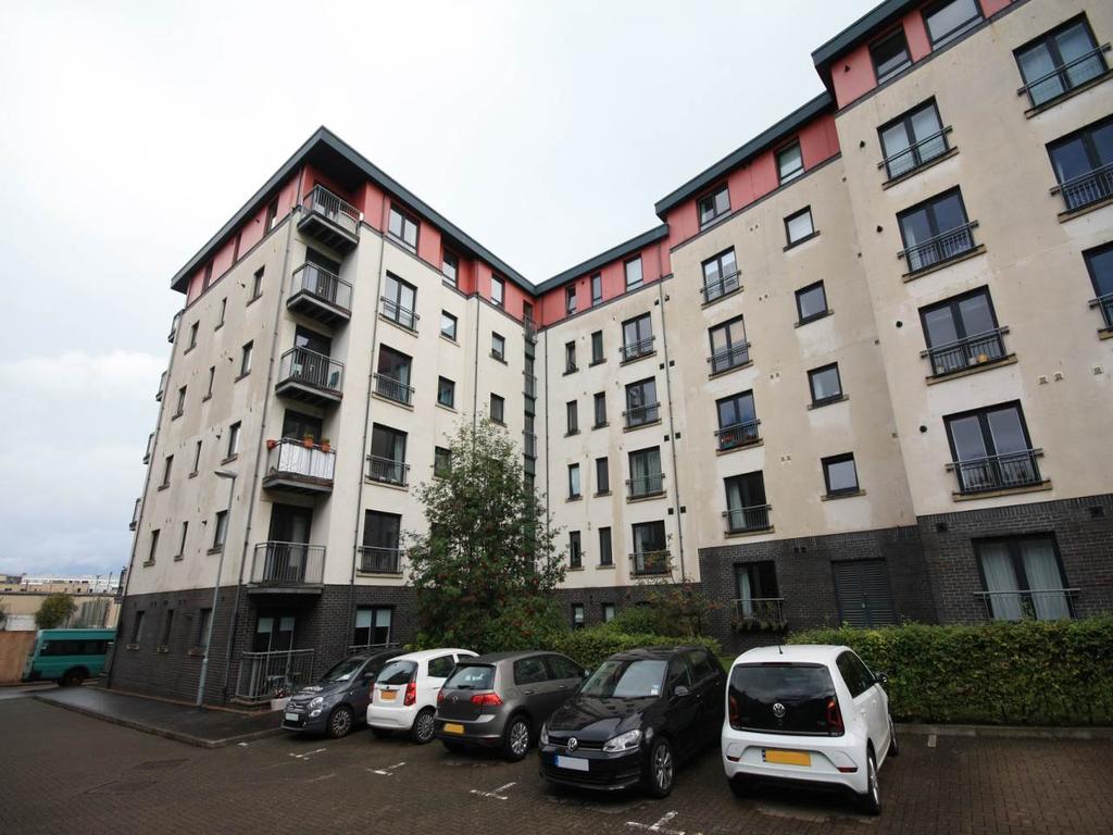 Ashley Place, Edinburgh, 2 bed flat £995 pcm (£230 pw)