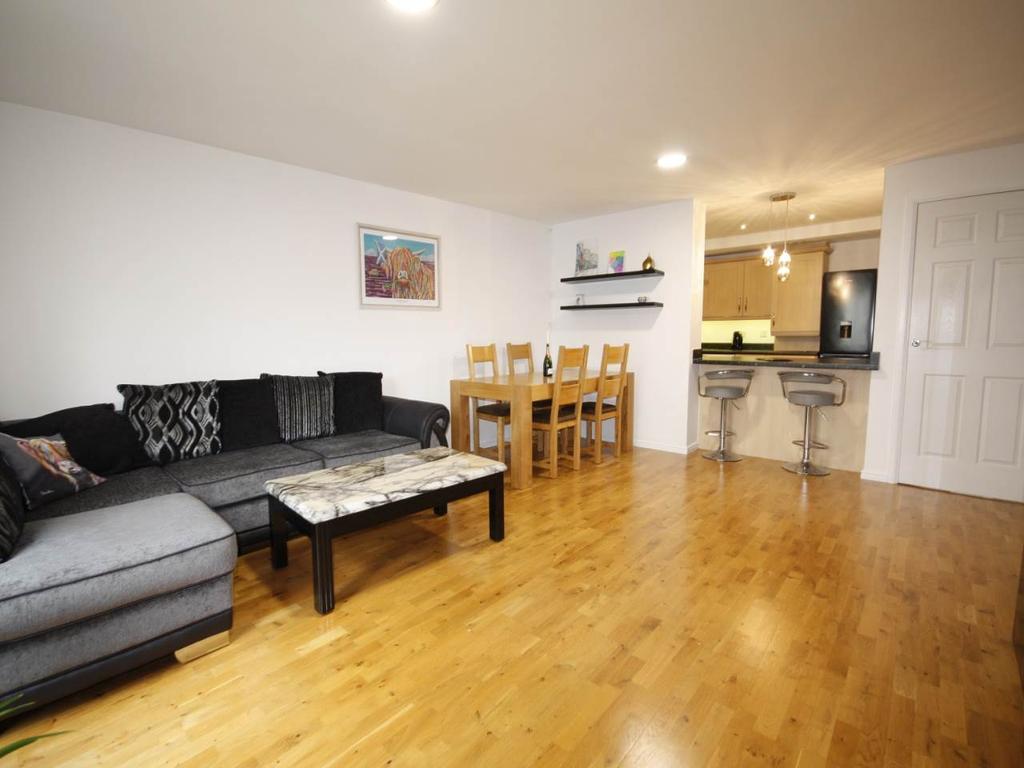 Ashley Place, Edinburgh, 2 bed flat £995 pcm (£230 pw)