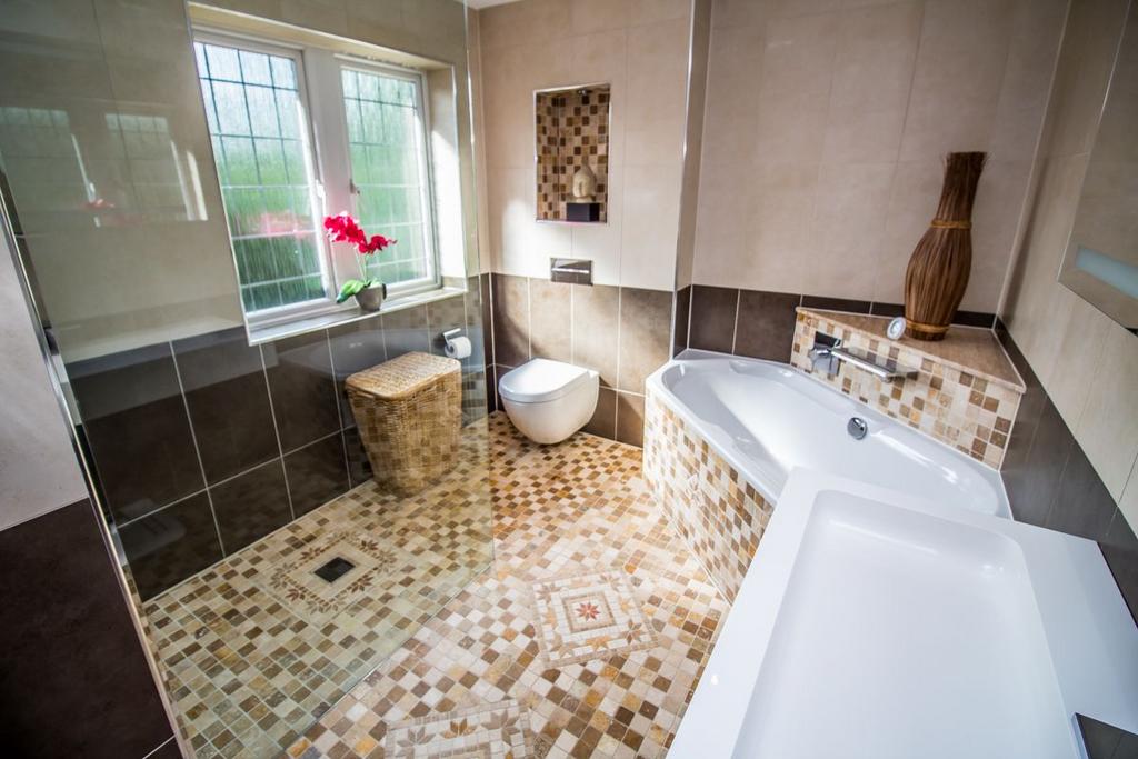 Family Bathroom 2