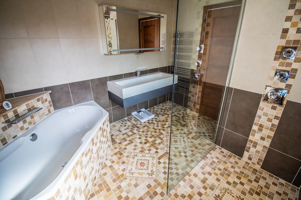 Family Bathroom 3
