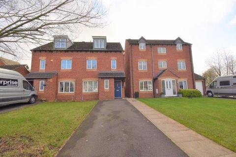 4 bedroom semi-detached house to rent, Summercroft Close ,