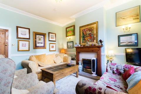 27 Ashgrove, Greengates, Bradford, BD10 0BP