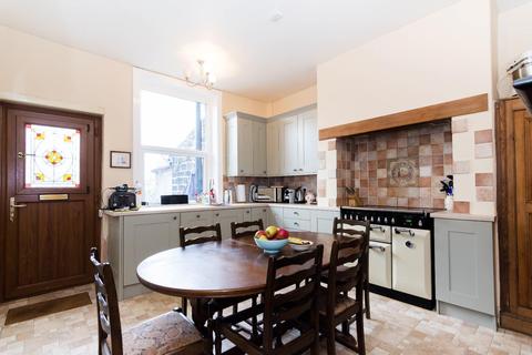 27 Ashgrove, Greengates, Bradford, BD10 0BP