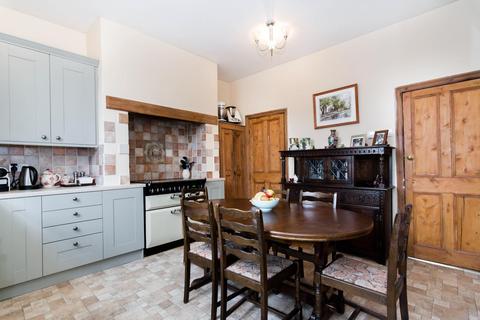 27 Ashgrove, Greengates, Bradford, BD10 0BP