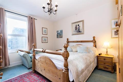 27 Ashgrove, Greengates, Bradford, BD10 0BP