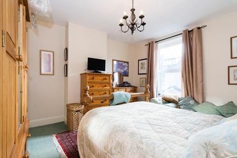 27 Ashgrove, Greengates, Bradford, BD10 0BP