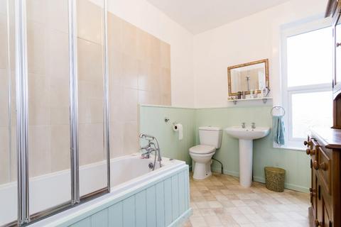 27 Ashgrove, Greengates, Bradford, BD10 0BP