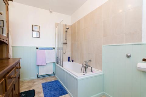 27 Ashgrove, Greengates, Bradford, BD10 0BP