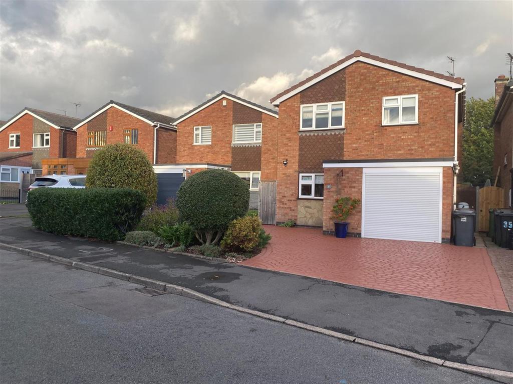 Ferndale Close, Nuneaton 4 bed detached house £995 pcm (£230 pw)