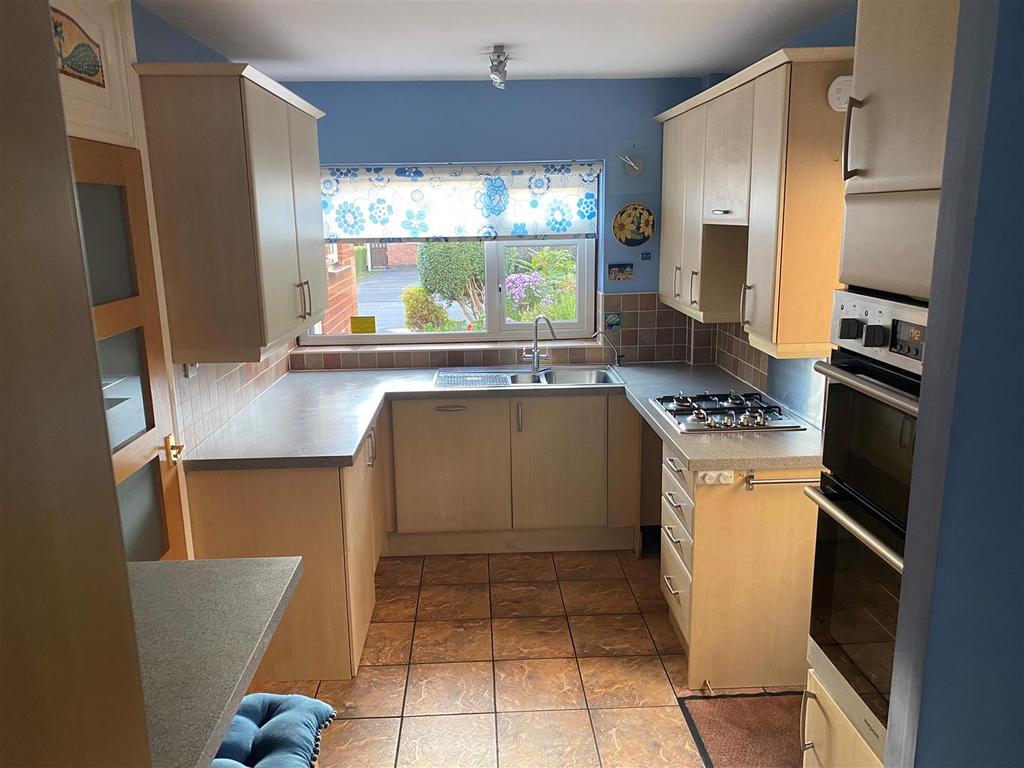 Ferndale Close, Nuneaton 4 bed detached house £995 pcm (£230 pw)
