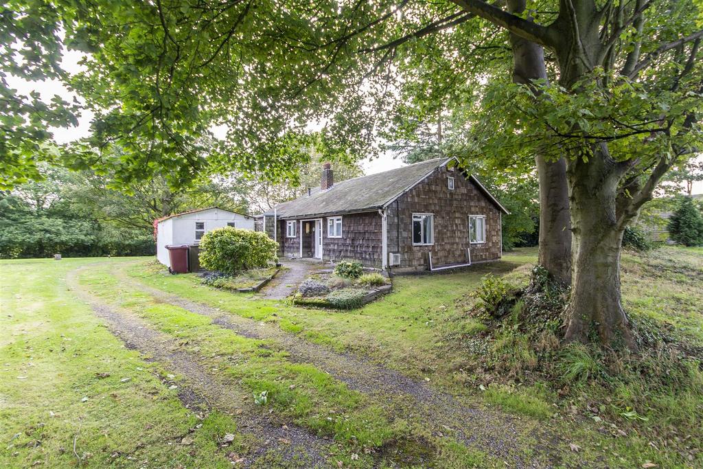 Hockley Lane, Wingerworth, Chesterfield 3 bed detached bungalow £599,950