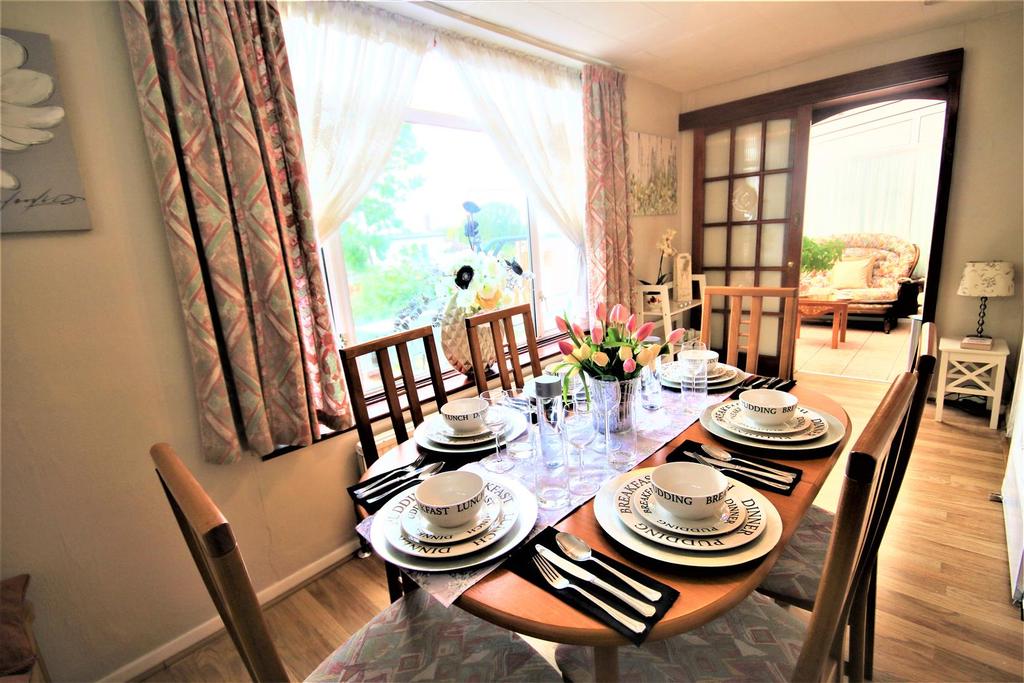 Bedroom 3/dining room/study/playroom: