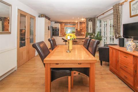 60 Hamilton Crescent, Warley, Brentwood, CM14 5ES