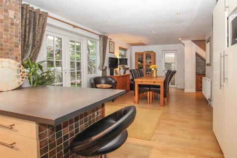 60 Hamilton Crescent, Warley, Brentwood, CM14 5ES